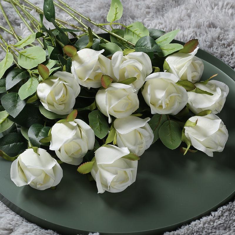 Hodně Růžové Umělé Květiny Domácí a Obývací Pokoj Dekorace Držící Kytici V Ruce Jídelní Stůl Květinové Dekorace Svatba Párty Potřeby