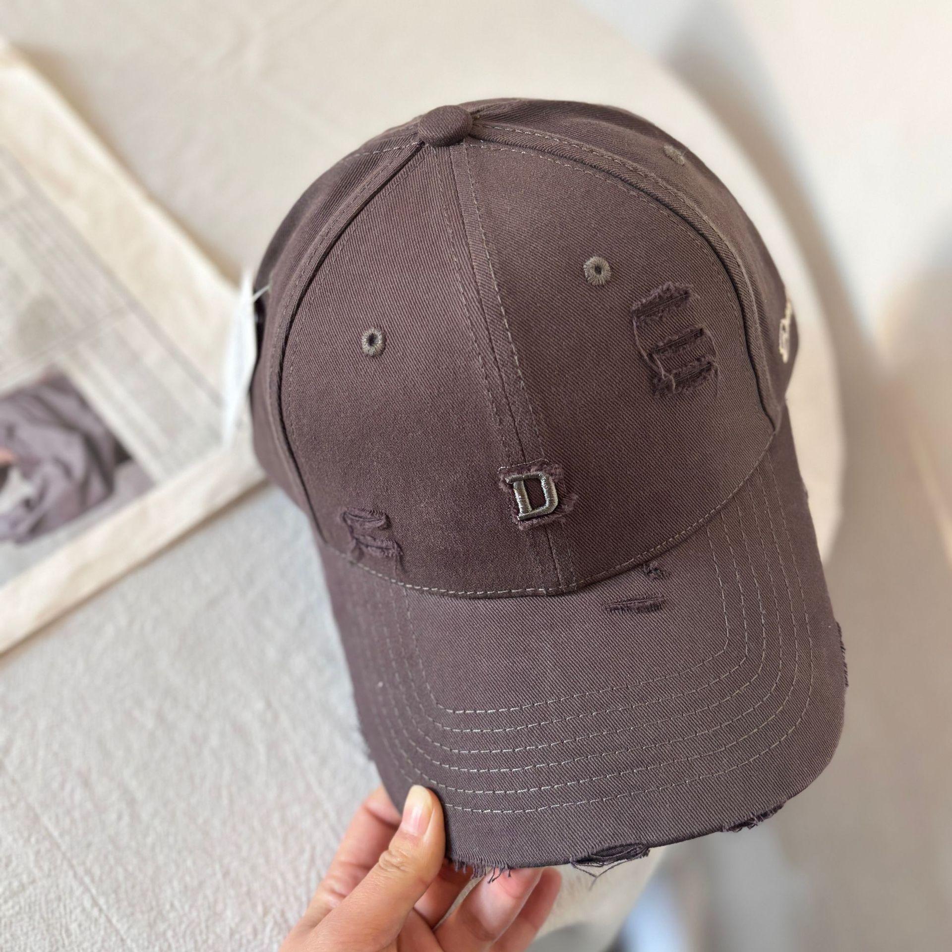 

Новая рваная бейсболка с буквой D 2025 ретро большая окружность головы универсальная кепка для маленькой пары прилив M（56-58cm）