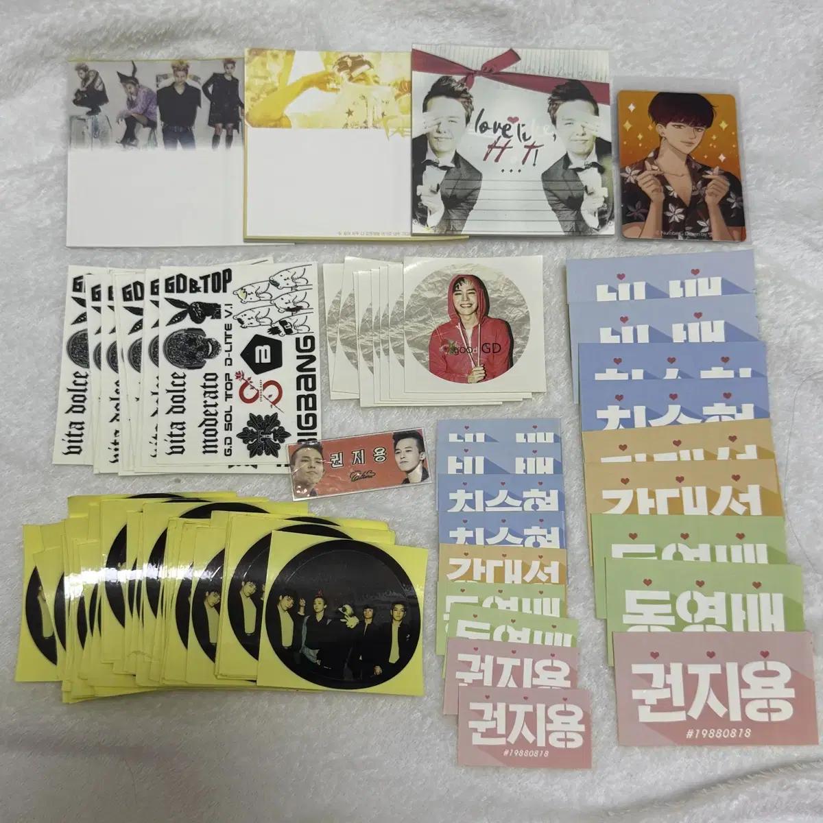 

Big Bang Classic Unofficial Goods Set