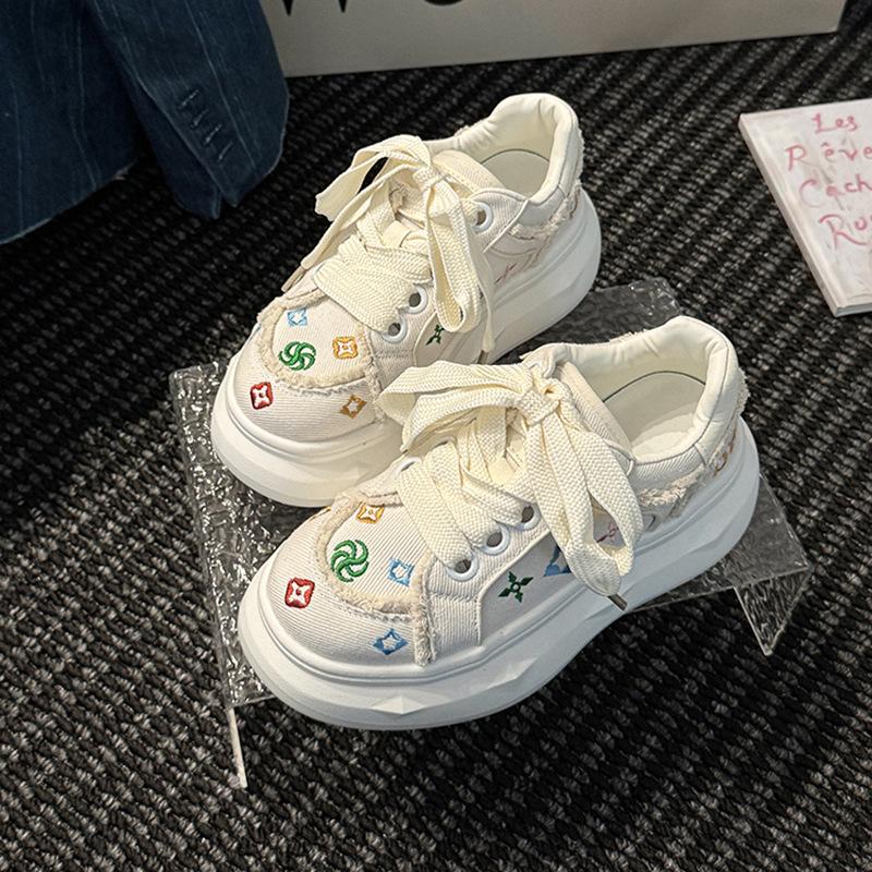 Niche versatile embroidered cloth white shoes women's 2025 autumn and winter fashion retro platform casual shoes lace-up canvas shoes