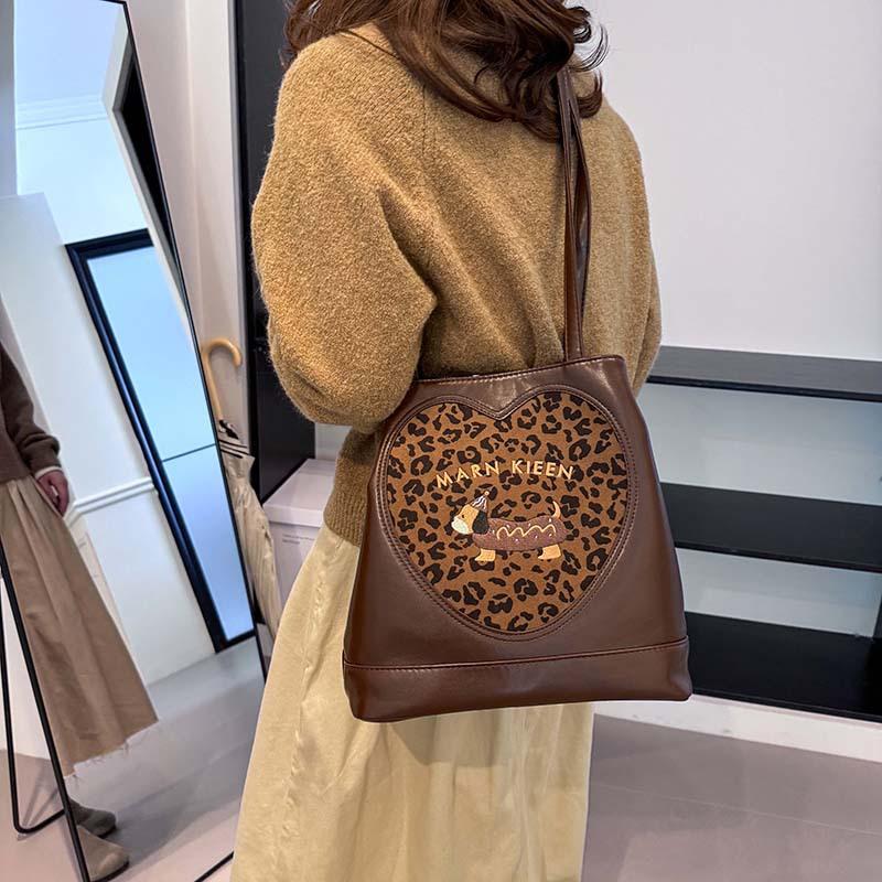Retro large-capacity armpit bag autumn and winter women's bag 2025 new commuter tote bag fashion single shoulder double shoulder dual-purpose bag