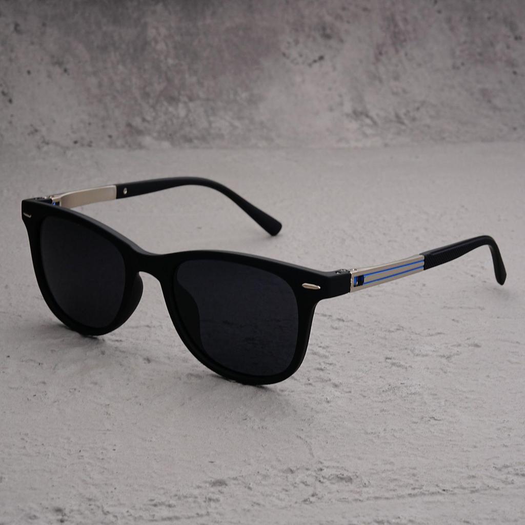 Retro Classic Polarized Sunglasses with Square Frame and Rivet Design