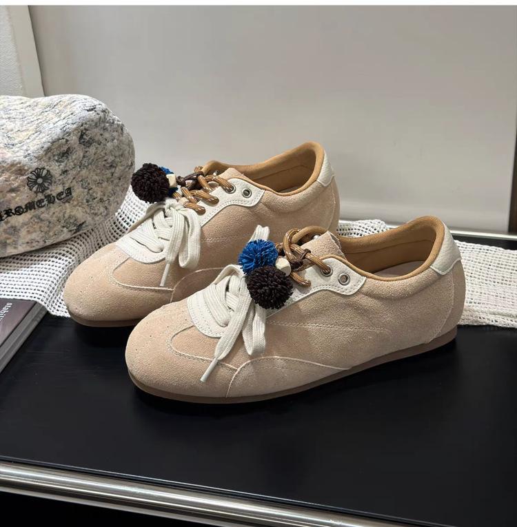 Pine cone new inner height increase retro soft-soled ballet training shoes 2025 new versatile breathable Forrest Gump board shoes women