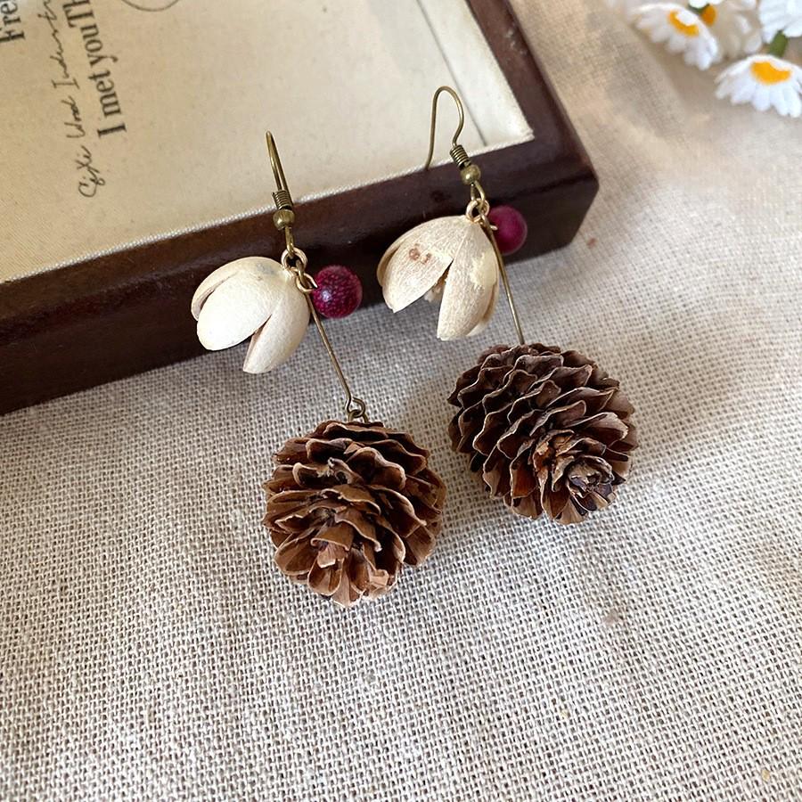 Silver Needle Round Resin Rattan Woven Earrings - Light Luxury High-End Studs, Fashionable Temperament Design