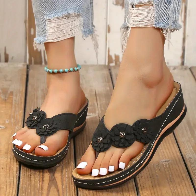 Fashion Summer Women Slippers Lightweight Fashion Shoes Women Anti-slip Outdoor Slippers Outdoor Trendy Comfortable Sandals Slides Women