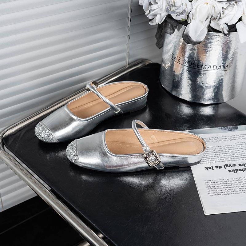 Yuexinwang Leder-Ballerinas für Damenschuhe aus Huizhou Su Yinyin gleiche coole Hausschuhe Sommer-Zehenkappen-Freizeitsandalen für Damen