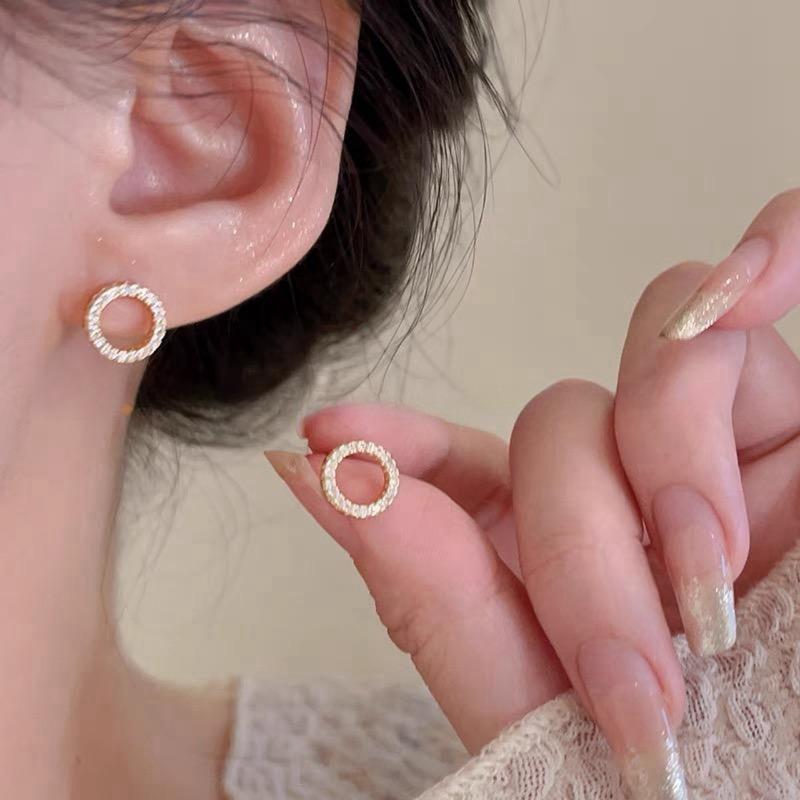 New Delicate Small Circle Stud Earrings Women Gold Color Crystal Minimalist Korean Party Summer Fashion Jewelry Accessories Gift