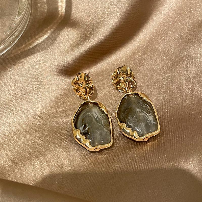 Silver Needle Resin Irregular Korean Retro Geometric Earrings - Elegant and Versatile Statement Studs for Women