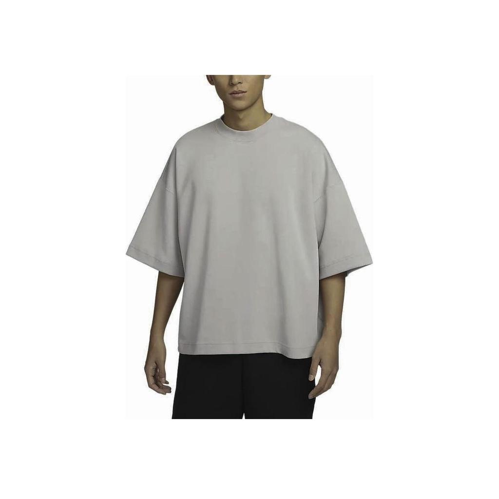 Nike Sportbekleidung Tech Fleece Neuinterpretiert Lockeres Kurzarm-T-Shirt mit Überschnittenen Schultern Herren Tops Leichtes Bügeln FB8166-012