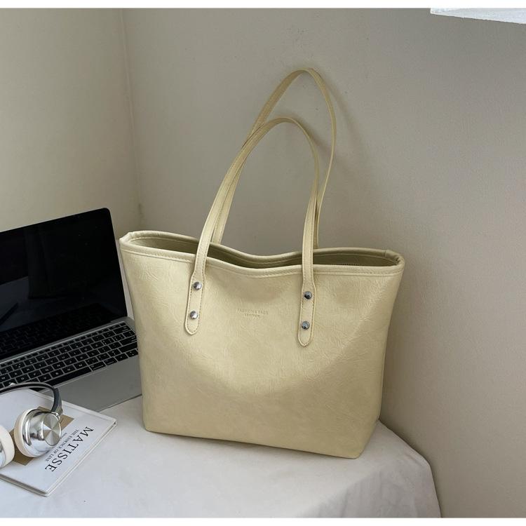 

Retro fashion versatile large-capacity bag women s 2025 new casual shoulder bag commuting to work portable tote bag жёлтый