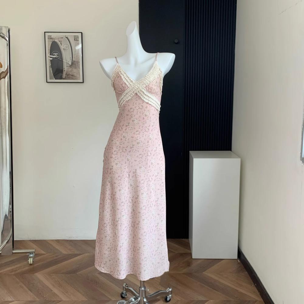 

Летнее платье на тонких бретельках с V-образным вырезом и цветочным принтом - Приталенное, длинное и повседневное, с уникальным и красивым дизайном XL-(suggested 55-60kg)