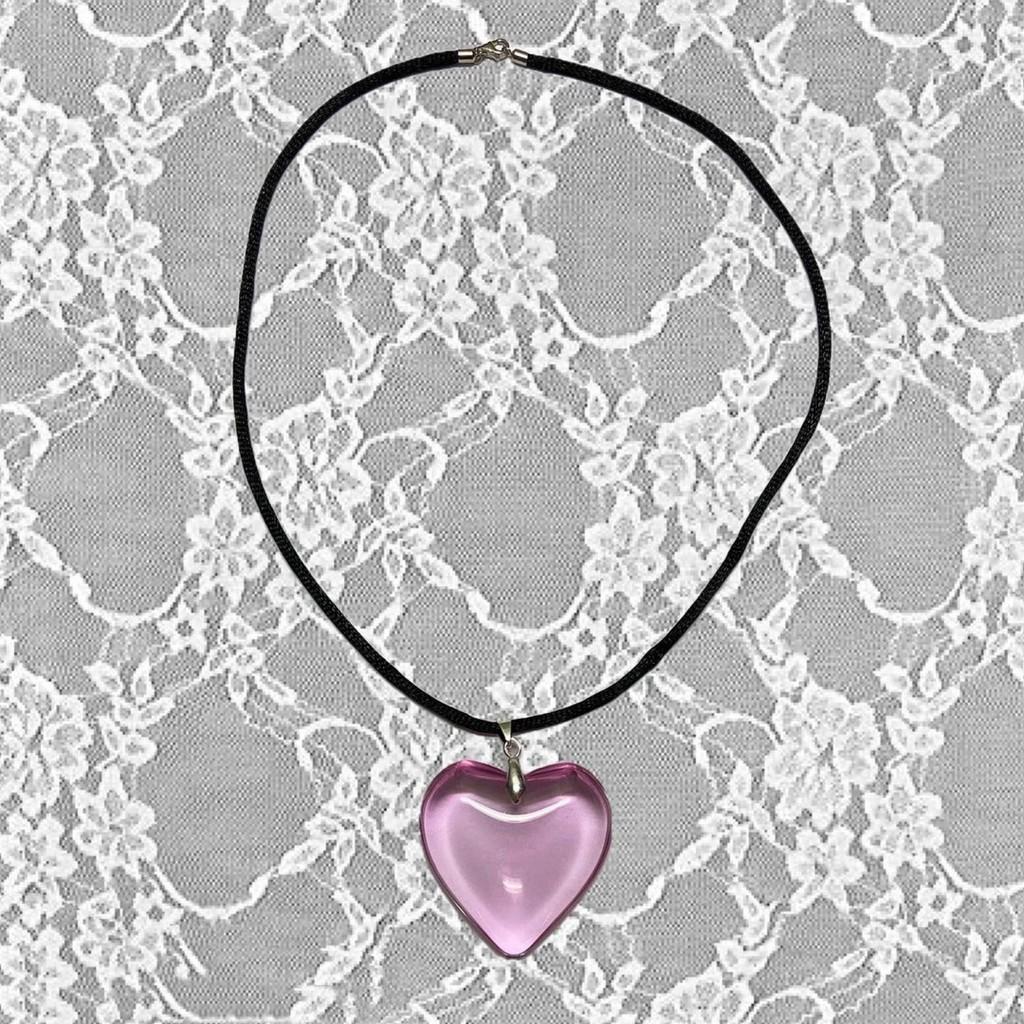 Chic Glass Heart Pendant Necklace Unique Aesthetic Design In Various Colors For Trendsetters Pink