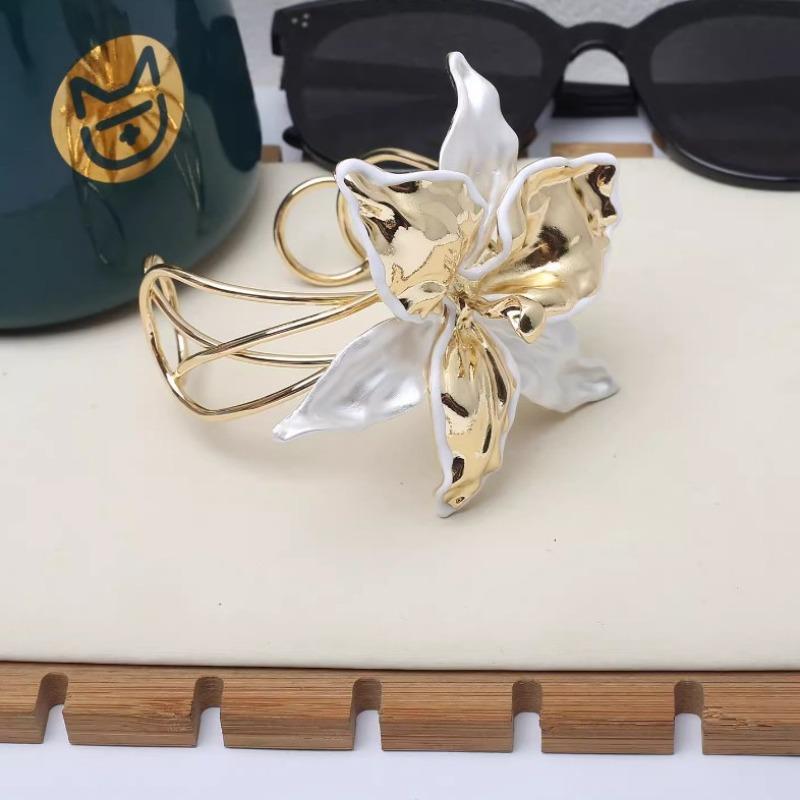 

Европейский и американский холодный ветер металлический браслет-ирис женский ретро личность преувеличенный белый богемный цветочный браслет