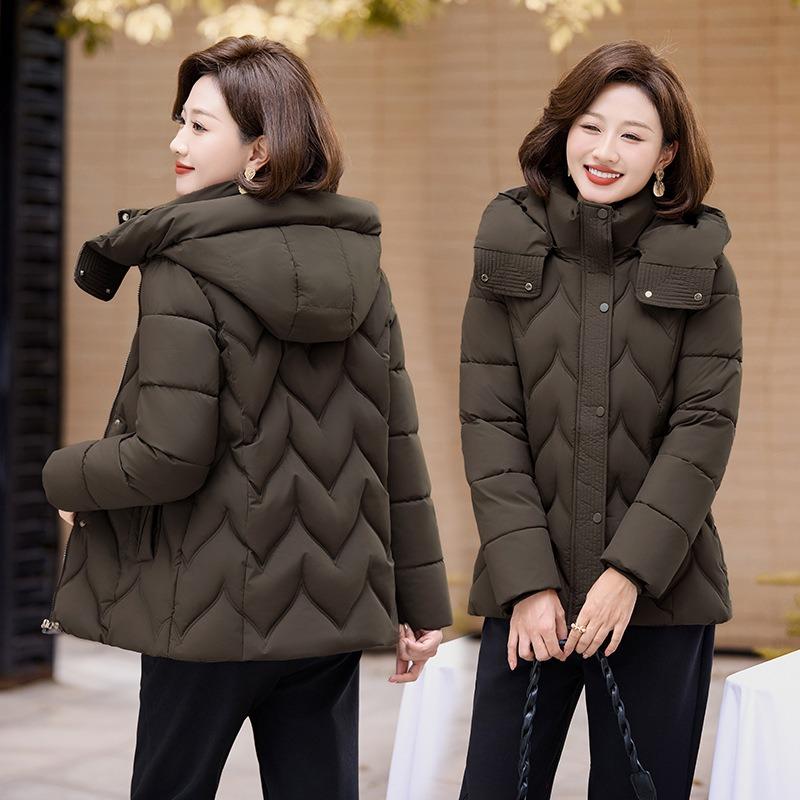 Small mother winter padded jacket women's short removable hat medium and old women's large size padded jacket