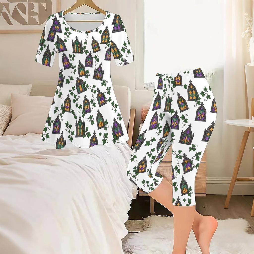 Women Plus Size White Haunted House Printed Round Neck Short Sleeve Top Capri Pants Two Piece Set