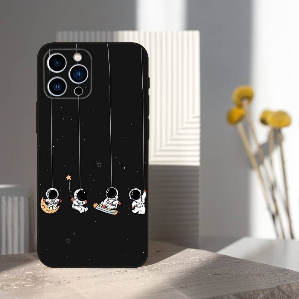 Cute Cartoon Astronaut For iPhone 13,16,11,14,17,12,15,Plus,Pro Max,XS,X,XR,SE,Mini,8,7,Phone Case Soft Silicone Black