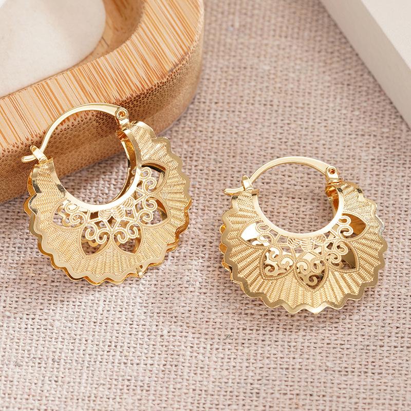 Bohemian Fine Lace Women's Earrings - Ethnic Hollow Flower Hollow Pendant Earrings, Suitable for Daily, Party, and Vacation Wear