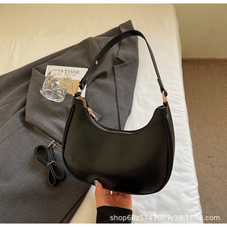French niche design underarm crescent bag women's bag 2025 new fashion texture shoulder bag simple messenger bag tide