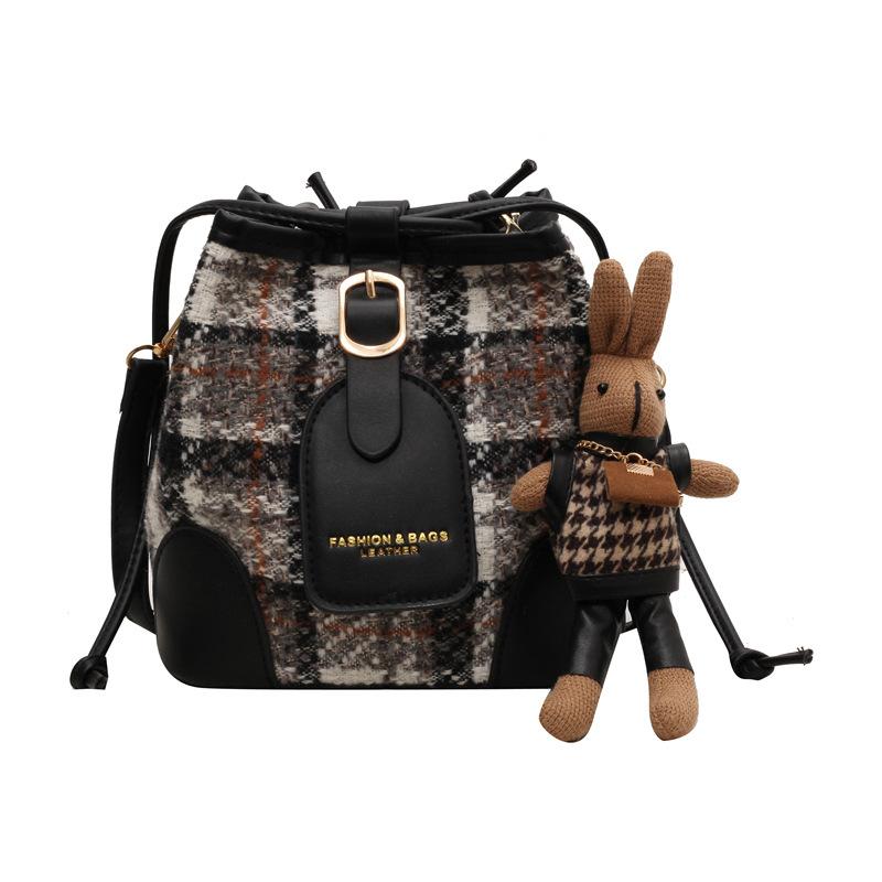 Premium sense niche retro woolen bucket small bag women's new trendy fashion large capacity portable shoulder bag