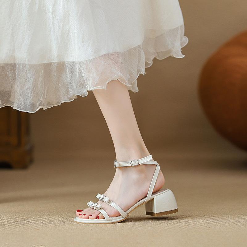 

Coarse heel open-toed sandals women s new silver rhinestone bow temperament commuting word with high heels 40