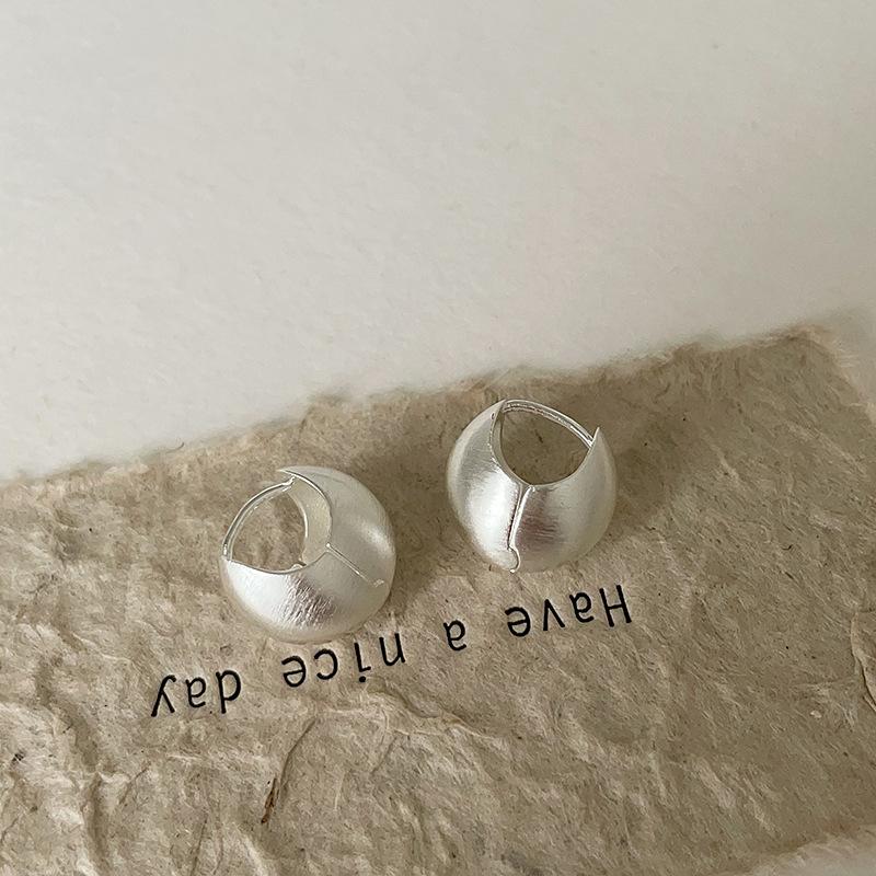 

Французская текстура матовый металл шапочка ушная пряжка женские простые индивидуальные легкие роскошные изысканные универсальные серьги-гвоздики серьги