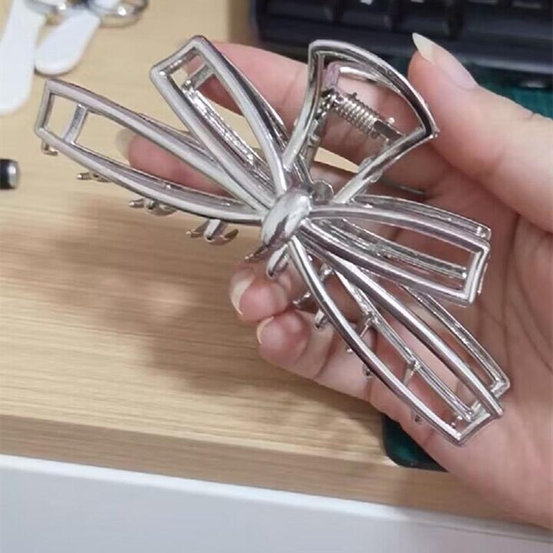 

Elegant Metal Hair Claw Clips for Women Geometric Grab Clip Korean Girls Hollow Hairpin Fashion Hair Accessories