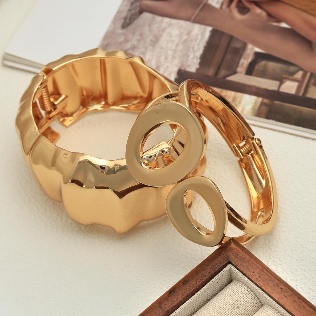 European and American ins wind zinc alloy texture pleated fashion bracelet niche design spring women's bracelet