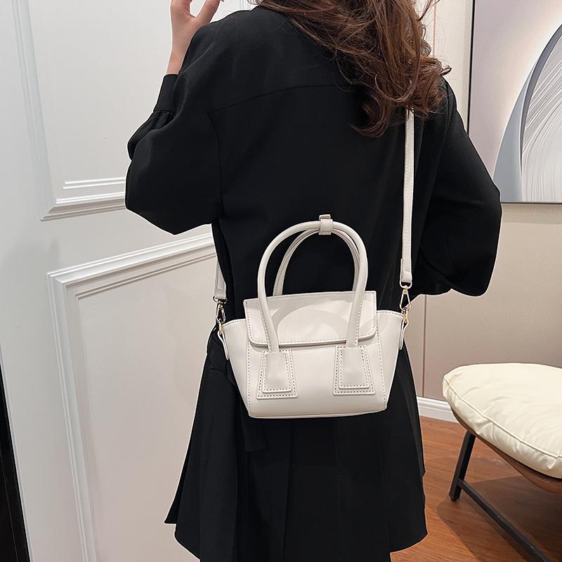 Version Niche Minimalist and Versatile One Shoulder Handbag for Women's Summer New Fashionable Commuting Crossbody