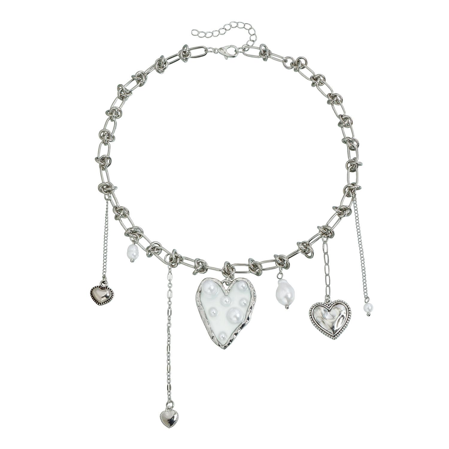 

Sweet Cool Irregular Heart Pearl Necklace, Niche Design Metal Chain Clavicle Chain For Women 1