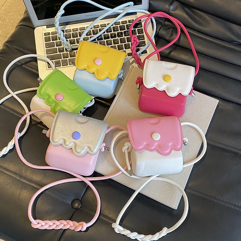 Stylish Mini Shoulder Bag For Kids With Vibrant Color Blocking And Breathable Material