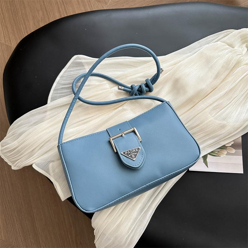 Kadınlar İçin Yazlık Moda Çantalar Yeni Moda Avrupa ve Amerikan Retro Moda Tek Omuz Koltuk Altı Çantası Trend Çapraz Askılı Küçük Kare Çanta