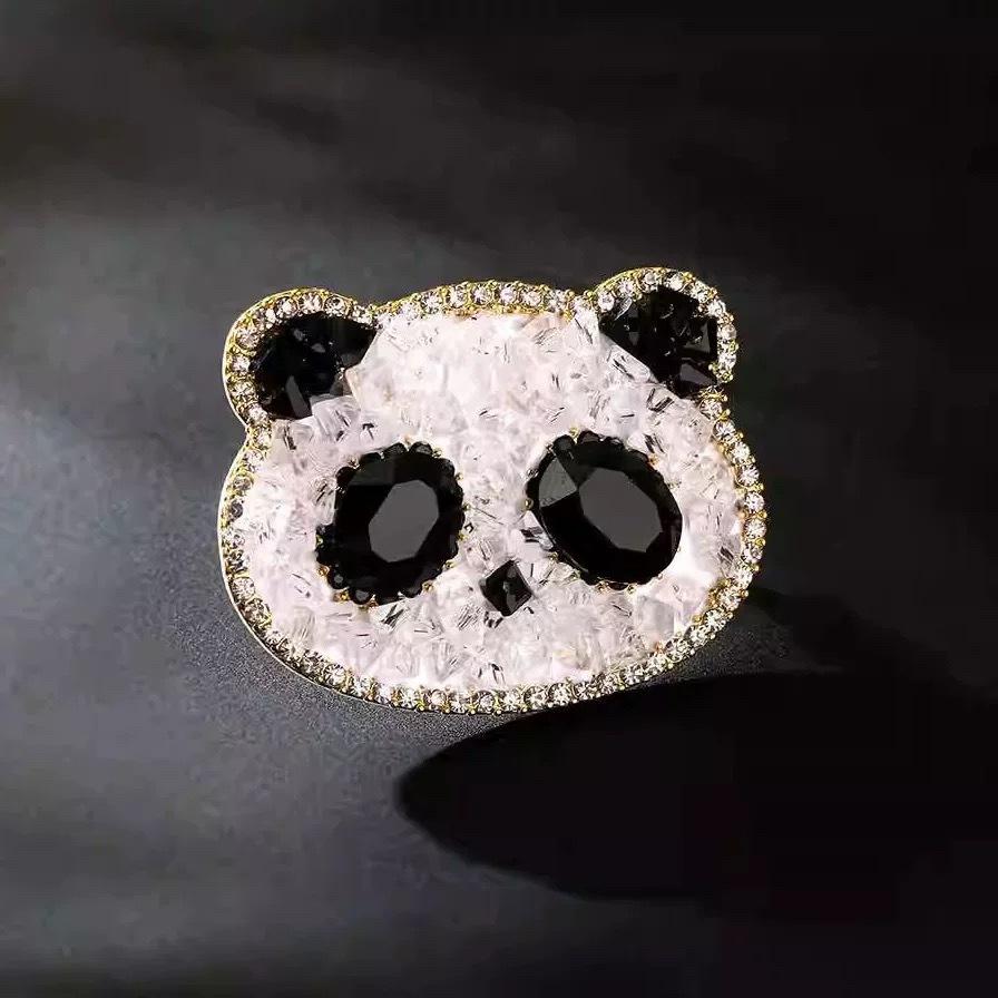 

Милая брошь панда универсальная чёрный