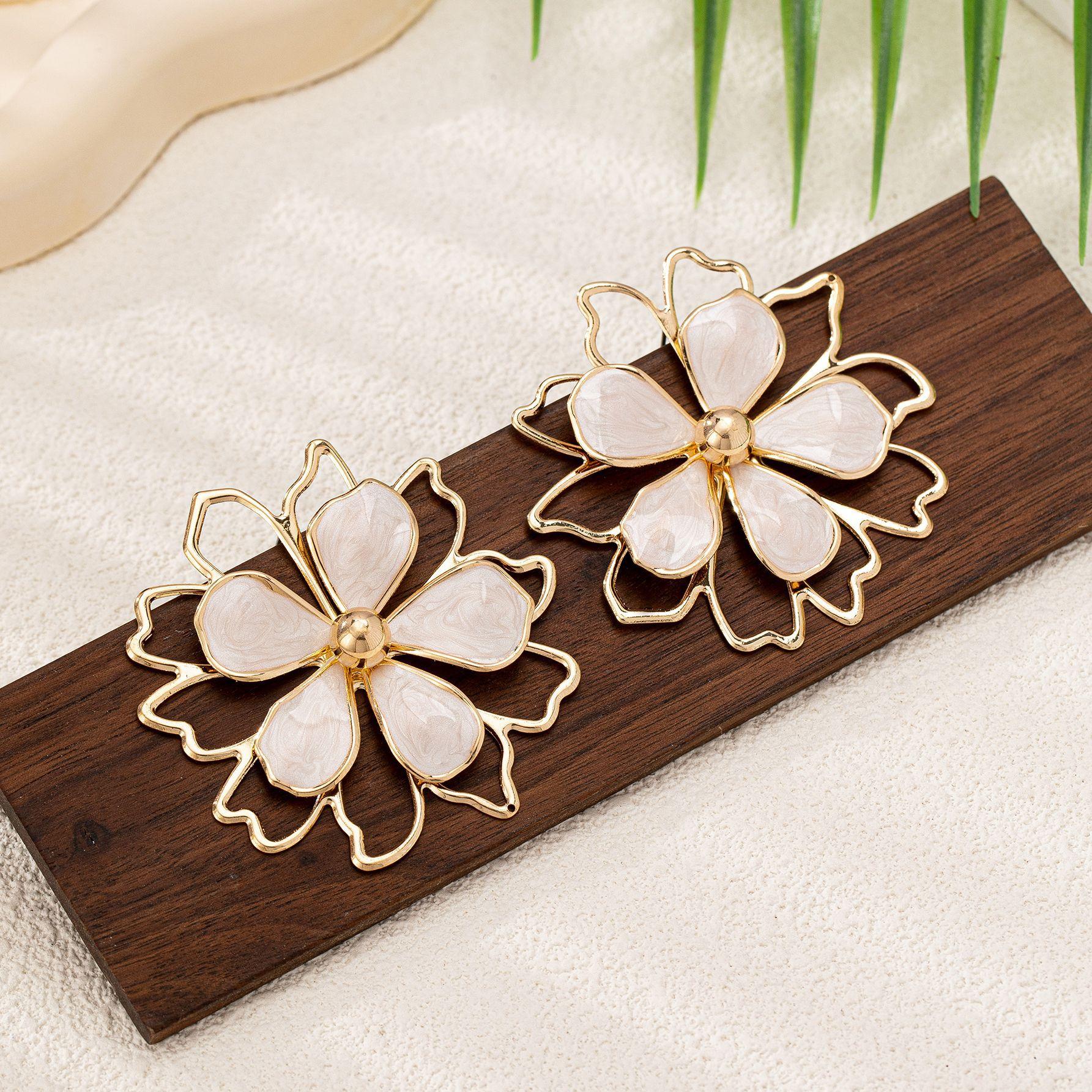 

Multi-color flower sweet earrings fashionable earrings слоновая кость