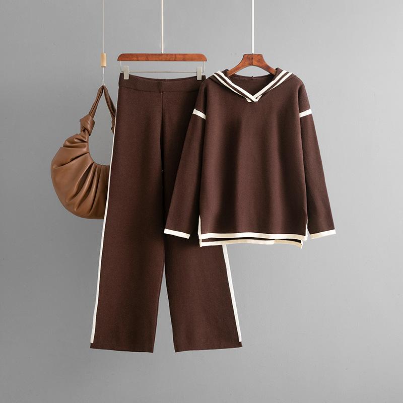 

Комплект из двух частей, состоящий из стильного контрастного худи с длинными рукавами и брюк широкого кроя для осени и зимы. One size