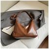 Fashionable Retro Niche Commuter Tote Bag with Large Capacity and Single Shoulder Strap Design Casually