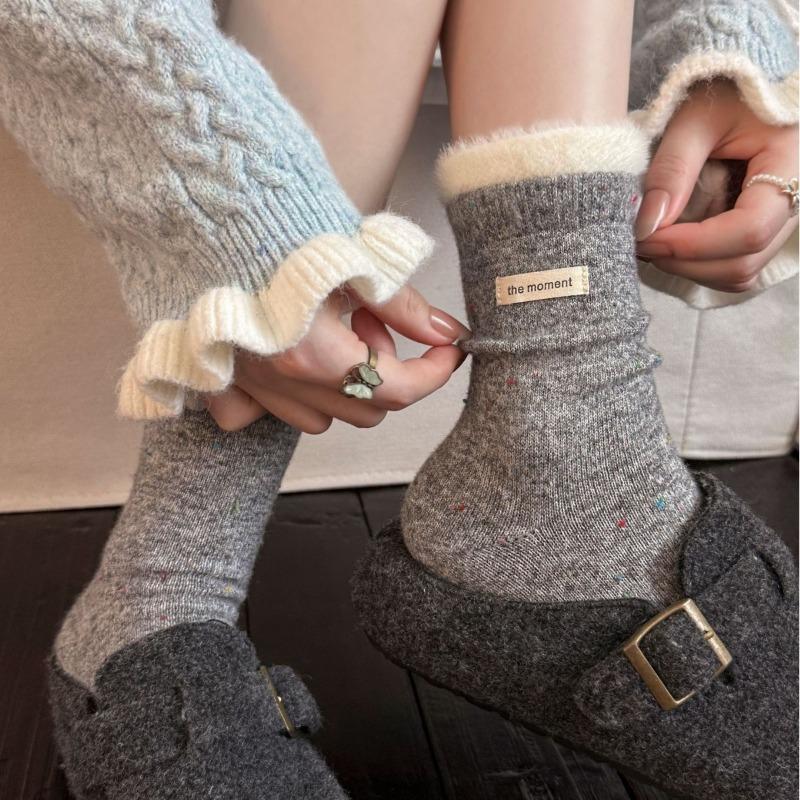 Dot Yarn Wool Socks for Women's Autumn and Winter, Letter Fabric Label Mid-calf Socks, Warm and Thickened Plush Pile Socks