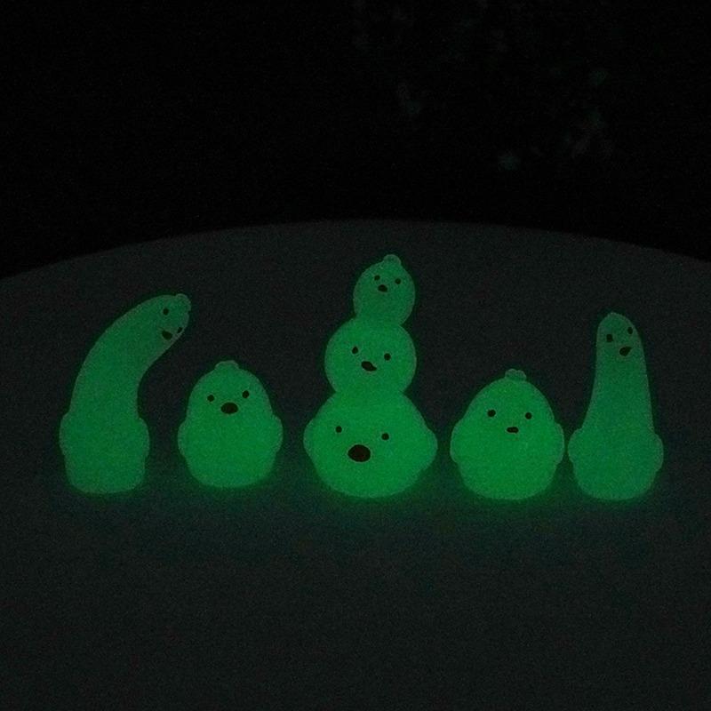Lichtgevende Auto-ornamenten Mini Glow-in-the-dark Grappige Kippenpop Ornamenten Auto Dashboard Noctilucente Decoraties Accessoires