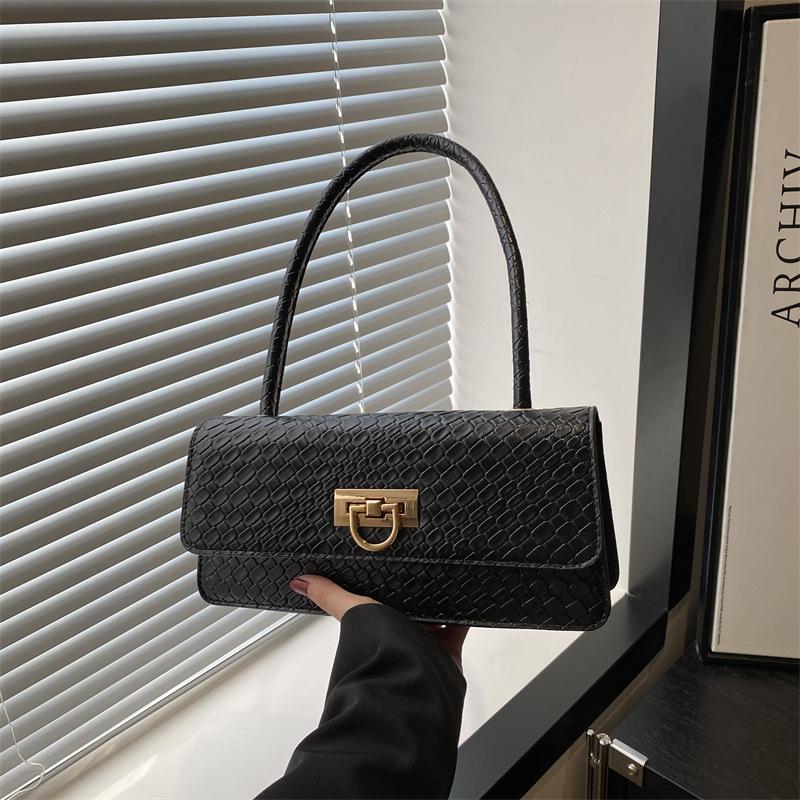 

Spring and summer new niche design sense advanced texture woven horizontal women s shoulder underarm handbag чорний