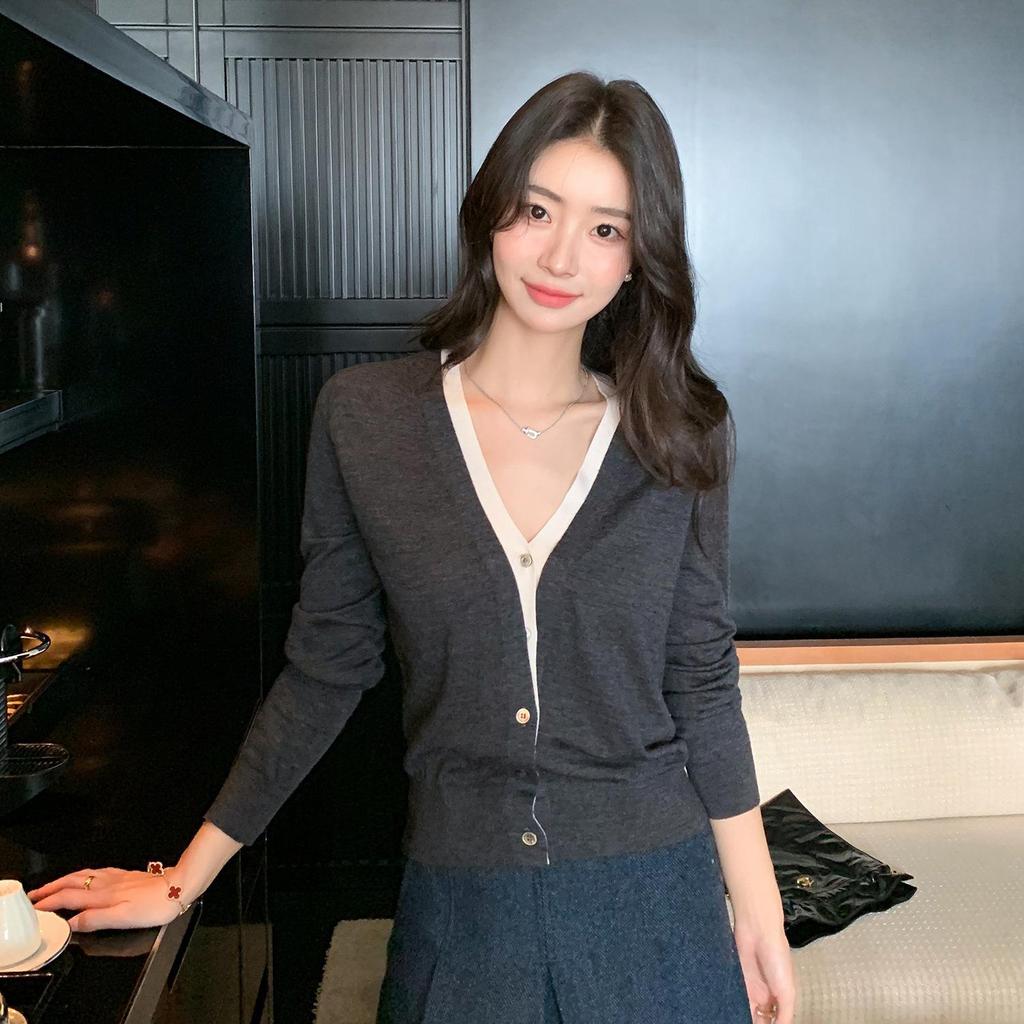 Women's V-Neck Color Block Cardigan with Yangzi Yarn Wool Knit Long Sleeves
