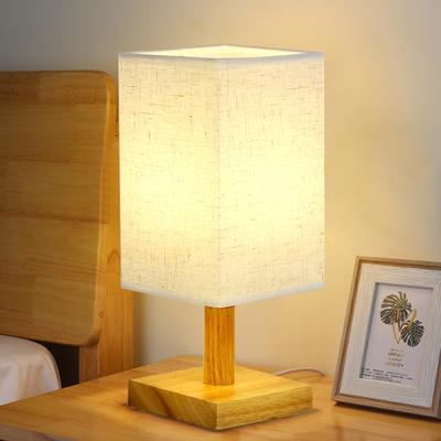 Lámpara de mesa retro para dormitorio, lámpara de noche de madera natural, luz de noche decorativa, pantalla de tela cuadrada