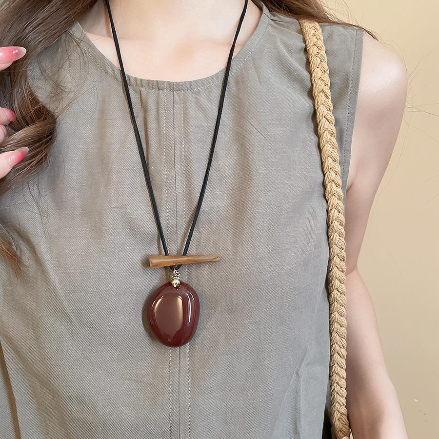Wood chips irregular round square pendant necklace retro ethnic style collarbone chain design sense sweater chain women
