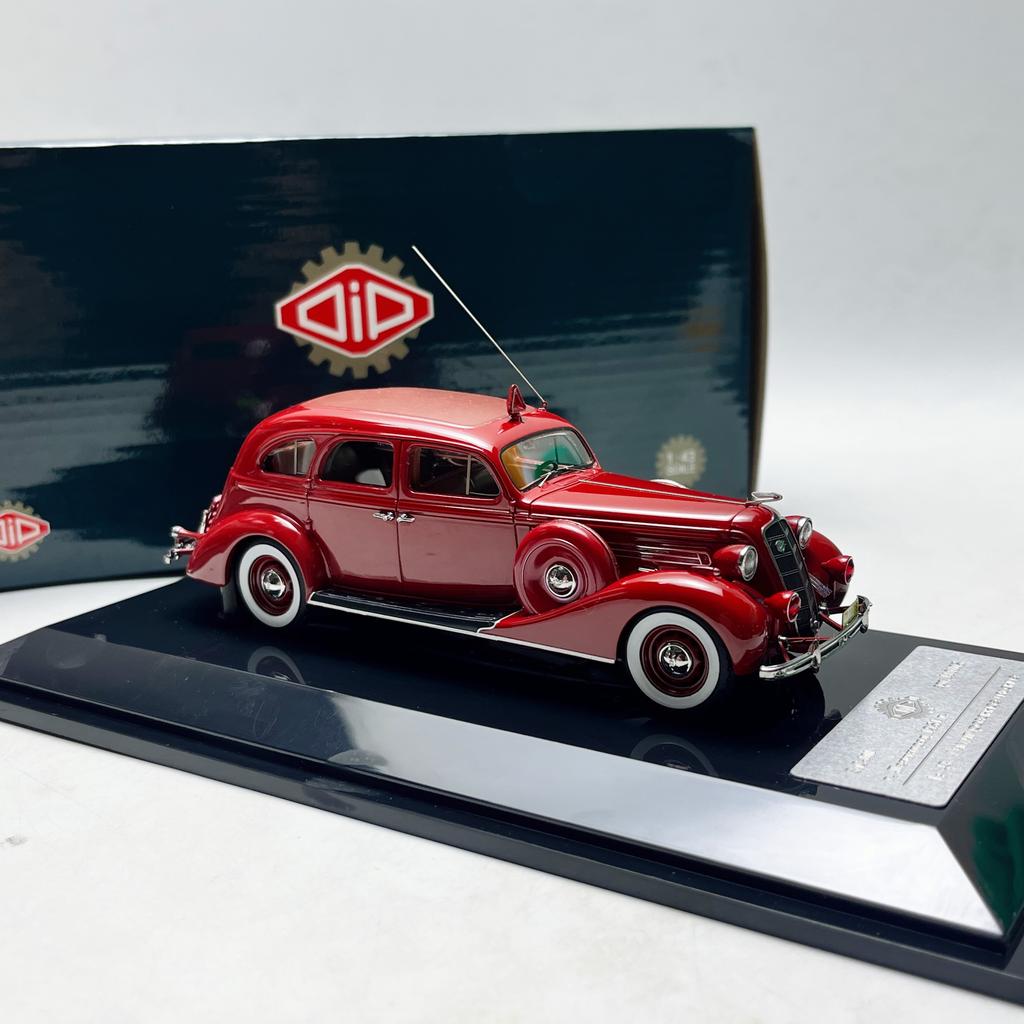 Dip 1/43 Scale ZIS-101 Luxury sedan in Moscow, Soviet Union Collection and display of simulated resin car models