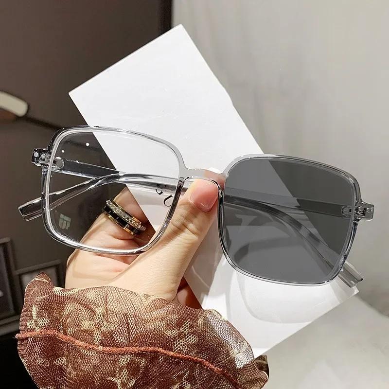 Luxury Oversized FrameDesign Blue Light Blocking Photochromic Glasses Womens Fashion Nearsighted Glasses Classic Transparent Eyewear