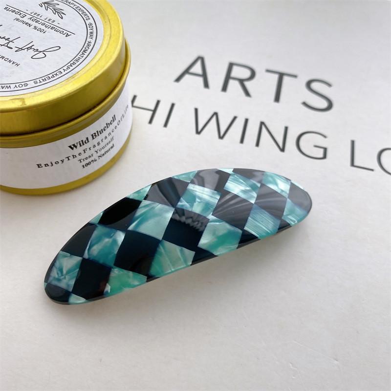 

Beautifully Crafted Retro Hair Claw Clip In Checker Pattern Ideal For Womens Fashion StyleE