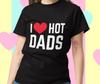 Ich liebe heiße Väter lustiges romantisches T-Shirt | Scherzartikel T-Shirt