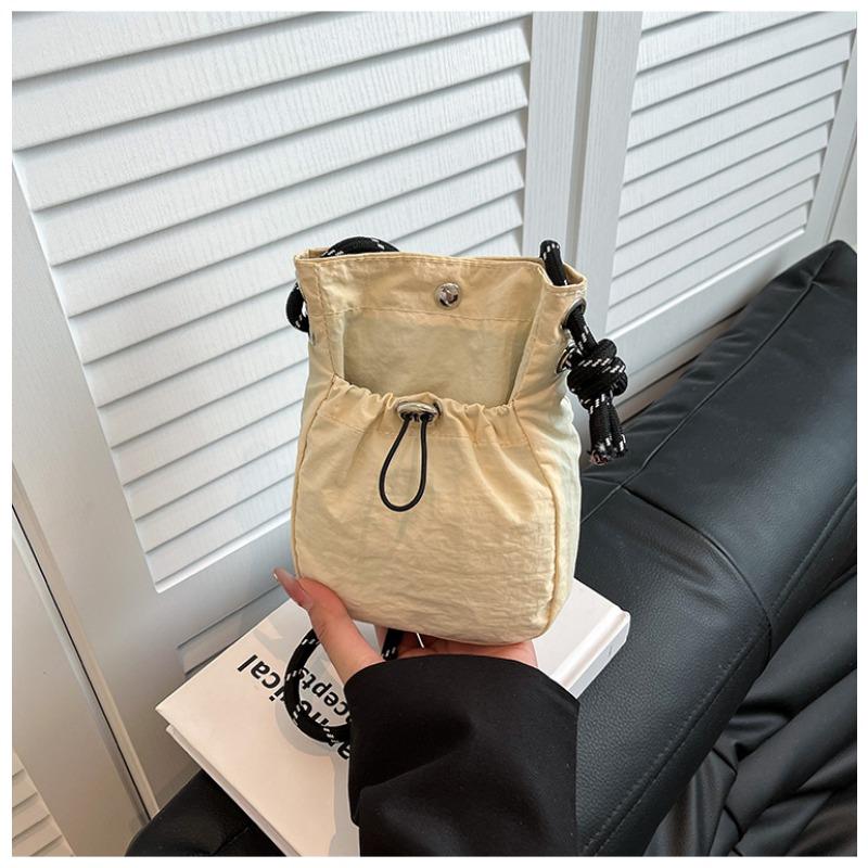 Canvas bag women's summer new fashion niche design messenger bag popular bucket bag