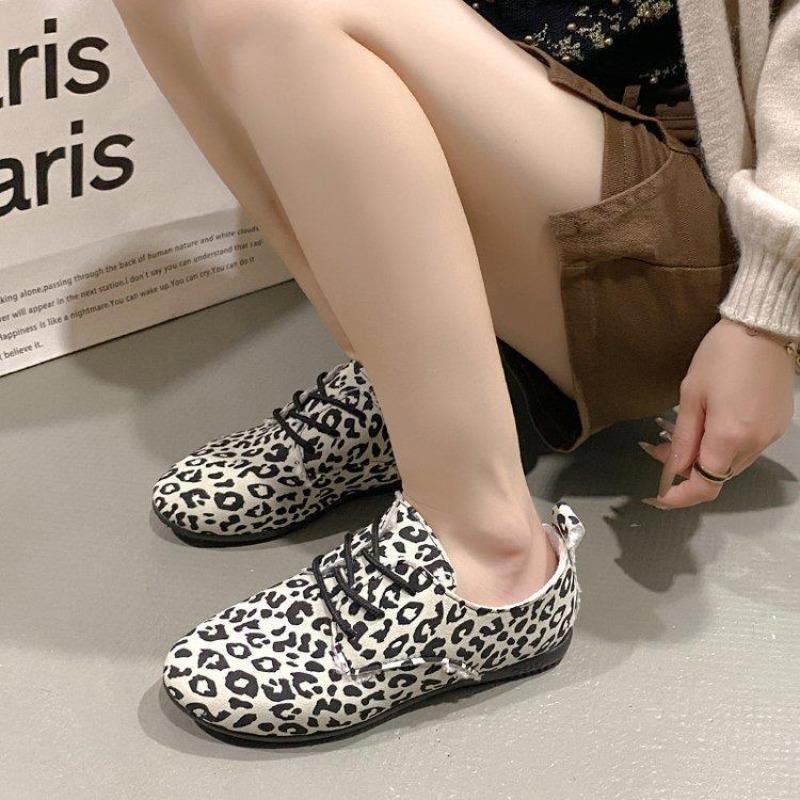 European and American Leopard Print Casual Shoes 2024 New Daily Loose Soft Sole Non Tiring Vulcanized Flat Bottom Women's Shoes