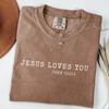 Comfort Colors Jesus liebt dich T-Shirt: Christlicher Bibelvers T-Shirt