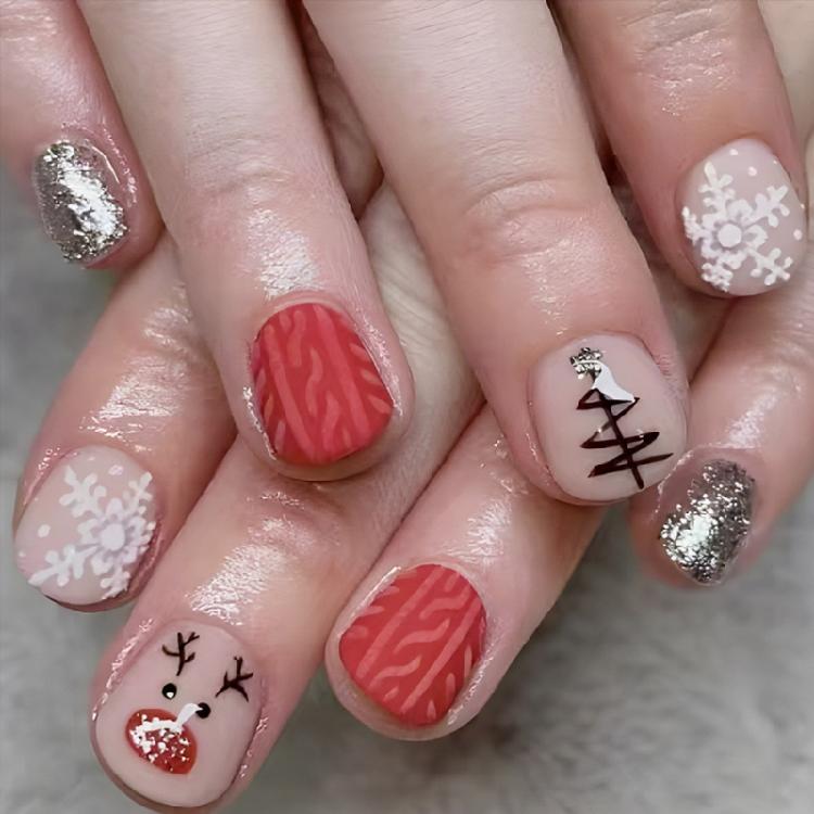 

24 Pcs Snowflakes Artificial Nail Christmas False Nail Snowmen Full Cover Stick on Nail Short Square Press On Nail 1