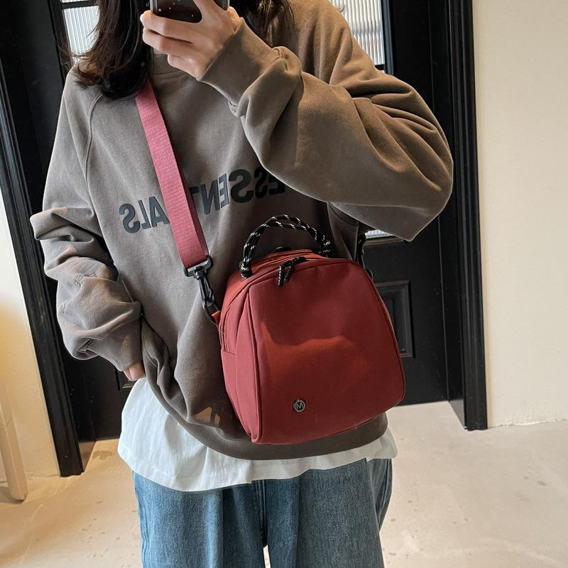 Fashion sense small backpack women's lightweight casual shoulder bag new fashion commuter shell bag simple commuter messenger bag